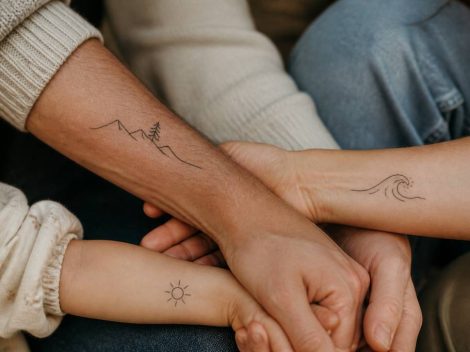 Idée tatouage en commun : 30 inspirations originales à partager à deux ou en famille