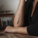 Idée tatouage deuil : 15 motifs symboliques pour honorer un être cher