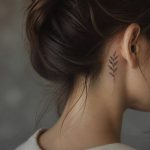 Tatouage derrière oreille signification : les symboles et messages les plus populaires