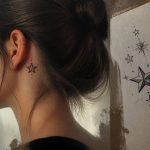Tatouage étoile derrière l’oreille signification : symboles et interprétations au fil des styles